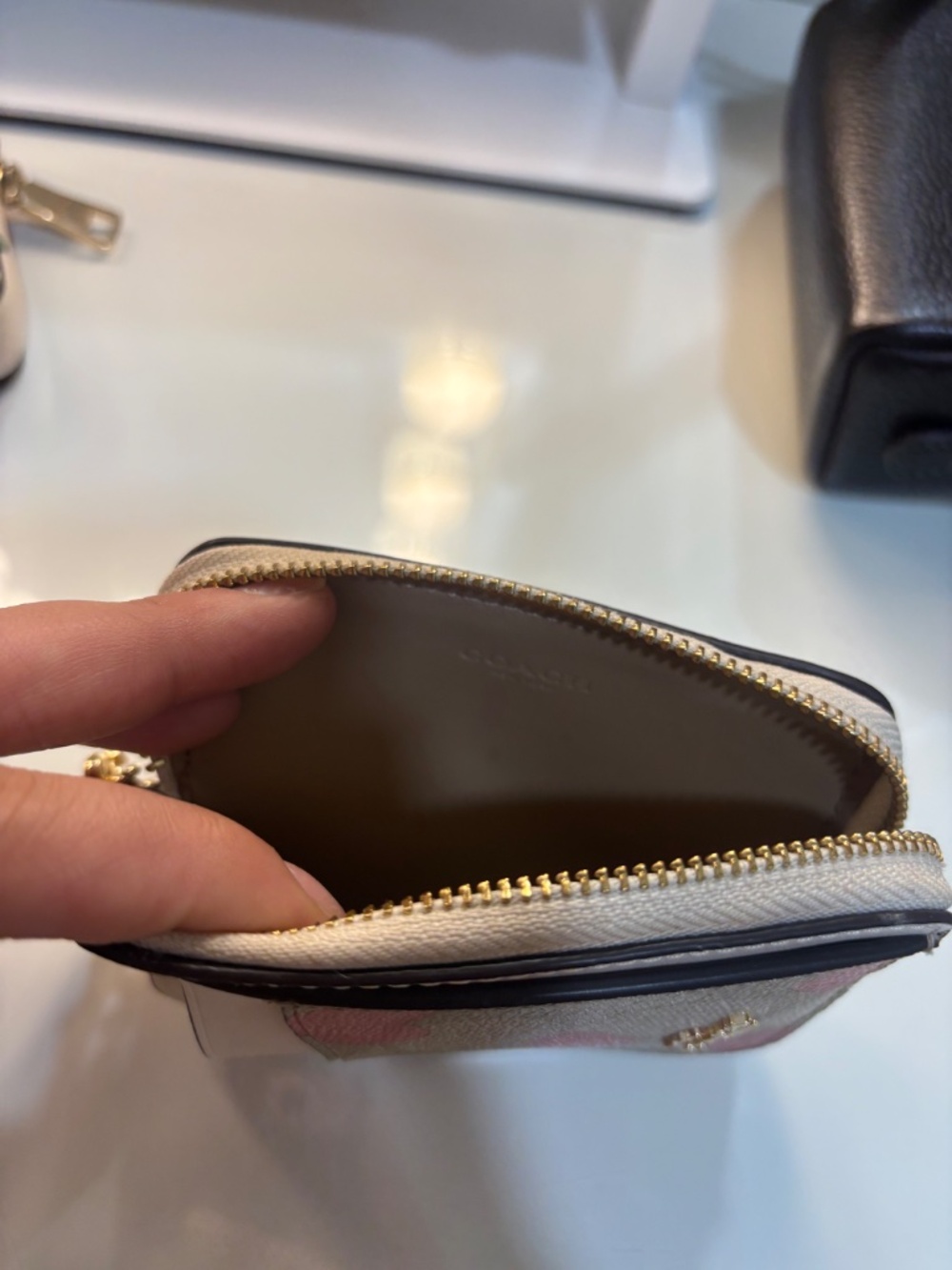 Coach Zip card wallet with heart print - Picture 5 of 5